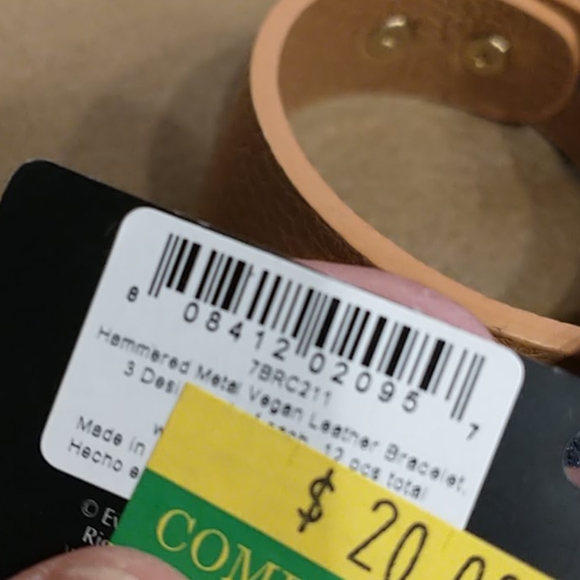 🇨🇦 Set of 3 Vegan Leather Wrist Cuffs - Picture 4 of 5